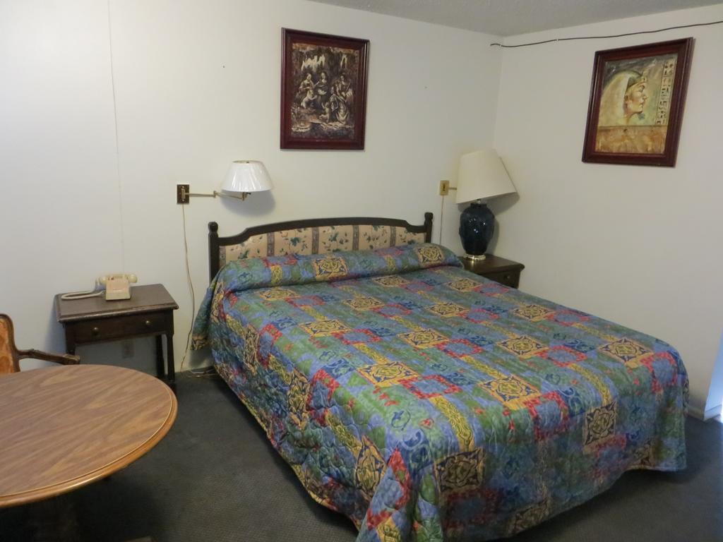 Economy Inn Тонопа Екстериор снимка
