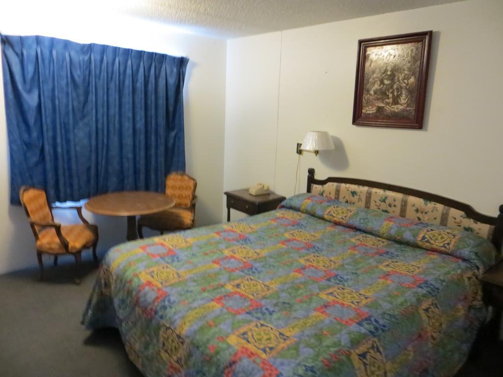 Economy Inn Тонопа Екстериор снимка