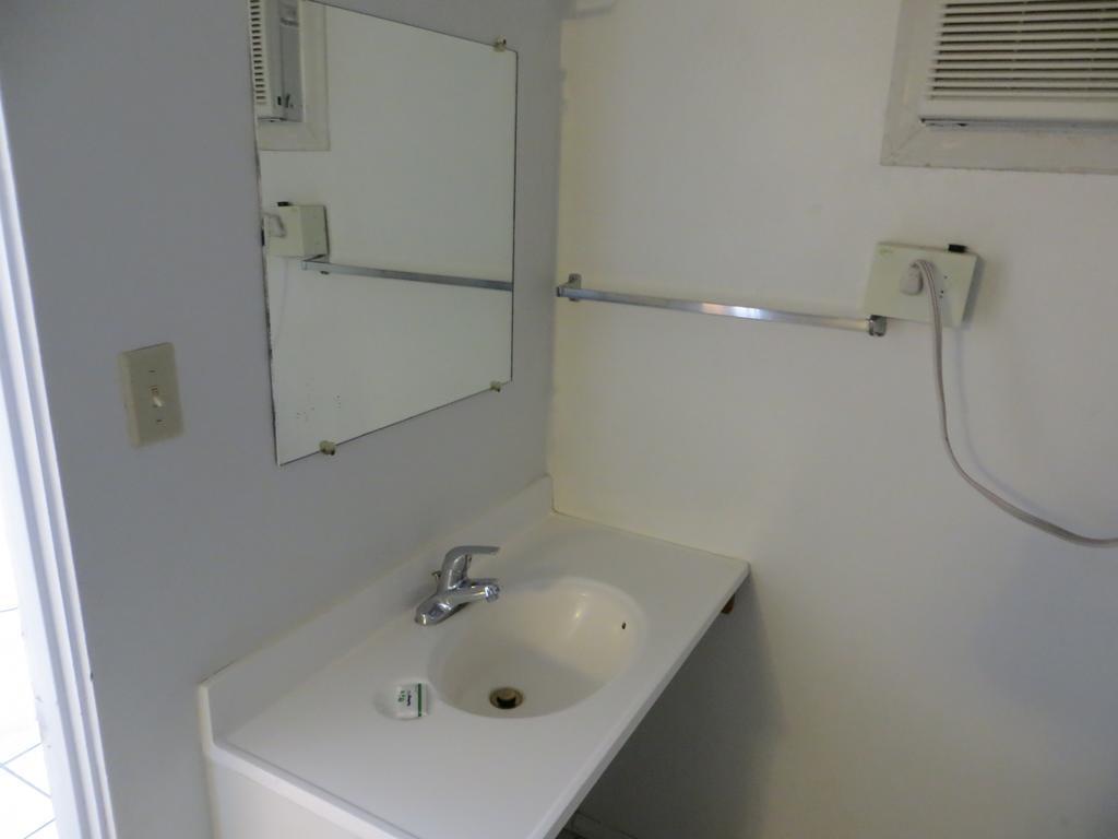 Economy Inn Тонопа Стая снимка