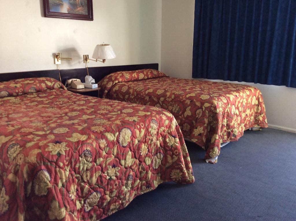 Economy Inn Тонопа Стая снимка