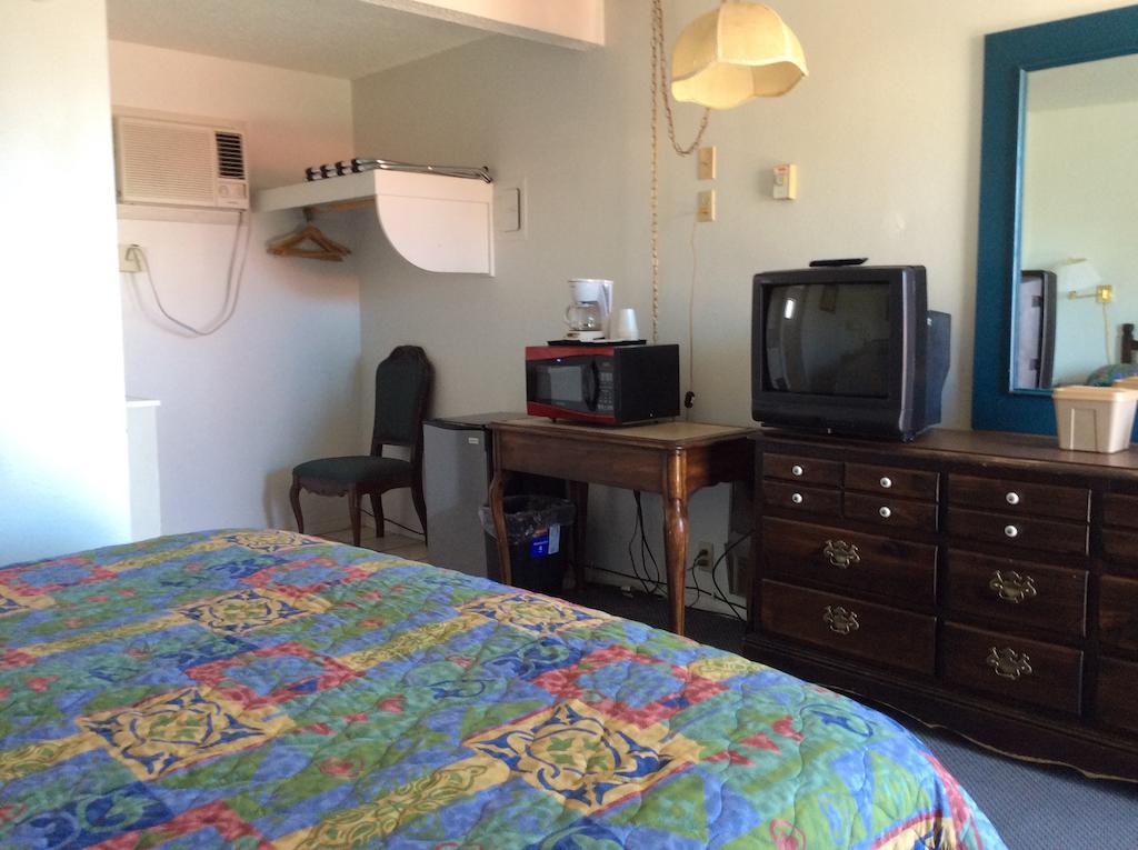 Economy Inn Тонопа Екстериор снимка